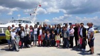 Aydın’ın Didim İlçesi’nden Yunanistan’ın İstanköy (Kos) ve Kilimli (Kalymnos) adalarına karşılıklı turlar, Didim’den 70 kişinin katılımıyla başladı. Feribot seferlerinin her hafta cuma gidiş, pazar dönüş olarak Didim Marina ile İstanköy Limanı arasında gerçekleştirileceği belirtildi. Yunanistan’ın İstanköy Adası ile Didim arasında […]