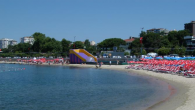 İstanbulluların deniz keyfi yaşadığı İstanbul plajları açıldı. İstanbul Büyükşehir Belediyesi’nin hizmet verdiği Menekşe, Güneş, ve Caddebostan 1, 2, 3 plajları yaz boyunca ziyaretçilerini bekliyor. İstanbulluların denize hasretini sona erdiren Avrupa ve Anadolu yakasındaki plajlar, halka hizmet vermeye başladı. Düzenli olarak deniz […]