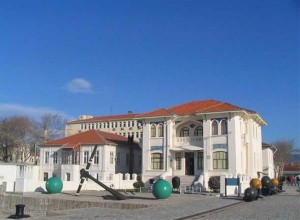 Çanakkale’de 1982 yılında ziyarete açılan Çanakkale Deniz Müzesi, yerli ve