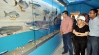 Adana Büyükşehir Belediyesi, 5 Haziran Dünya Çevre Günü etkinlikleri kapsamında Türkiye’nin ilk balık replika müzesini Tank Çıkarma Gemisi’nde ziyarete açtı. 44 balık türünün ‘tıpkı kopyasının sergilendiği Anadolu Deniz ve Tatlısu Balıkları Replika Koleksiyonu, bu alanda Türkiye’de ilk olma özelliği taşıdı. […]