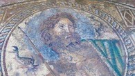 Adana’nın Yumurtalık ilçesinde yapılan inşaat kazısı sırasında Poseidon tasvirli mozaikler bulundu. Adana’nın Yumurtalık ilçesi Dervişiye Mahallesinde inşaat temeli kazı çalışmaları sırasında bir hamam yapısı içinde üzerinde Poseidon figürü olan mozaik bulundu. Alanda inşaat çalışmaları durdurularak Adana Müze Müdürlüğü tarafından yeni […]