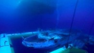 Geçtiğimiz yıl Akdeniz’de Libya’dan İtalya’ya geçmeye çalışan mültecileri taşırken batan gemi İtalyan Donanması tarafından çıkarılacak. KazaLampedusa Adası açıklarında meydana gelmiş ve 700 mülteci hayatını kaybetmişti. Geçen yıl Akdeniz’de batarak 700 mülteciye mezar olan tekne, İtalyan donanması tarafından gelecek hafta çıkarılacak. […]