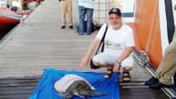 Sürat teknesi tarafından yaralanan ve nesli tükenme riskiyle karşı karşıya olan deniz kaplumbağası caretta caretta İztuzu Sahilindeki Deniz Kaplumbağaları Araştırma, Kutrarma ve Rehalitasyon Merkezi’nde tedaviye alındı. Fethiye körfezinde sürat teknesinin vurduğu koruma altındaki Caretta Caretta deniz kaplumbağası ağır yaralı olarak […]