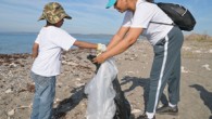 Deniz gönüllüleri, Uluslararası Kıyı Temizliği (ICC) Kampanyası için üç denizde kolları sıvadı. “Uluslararası Kıyı Temizliği (International Coastal Cleanup – ICC)” kampanyası kapsamında Türkiye dâhil 100’den fazla ülkede yüzbinlerce gönüllü deniz kıyılarına akın ediyor. Her yıl dünyayla eşzamanlı olarak yapılan etkinlik, […]