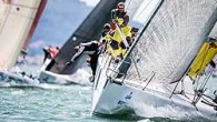 İstanbul’da düzenlenen Farr 40 Türkiye Şampiyonası’nın galibi FarrFara, BAYK tarafından düzenlenen Kış Trofesi’ne katılmak üzere Bodrum’a indi. Erhan Uzun liderliğindeki ekibin gruplarındaki katılımcı sayısı nedeniyle aradıkları heyecanı bulamadıkları için İstanbul yarışlarında “seçici” davranacakları öğrenildi. 2013 yılından bu yana katıldığı yarışlarda […]