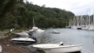 Muğla Marmaris’te denizin yaklaşık 4 metre çekildiği görüldü. Marmaris’te deniz 4 metre çekildi. Jeofizik Yüksek Mühendisi Hakan Beyaz, “Deniz çekilmesi atmosferik bir olaydır. Son günlerde yaşanan depremlerle ilgili değildir” dedi. Marmaris’in Atatürk Caddesi’nden turistik İçmeler Mahallesi’ne kadar uzanan 11 kilometrelik […]