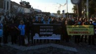 İzmir Seferihisar’da balık çiftliği kurulmasına tepki gösterildi. Çevreciler, balıkçılar, sivil toplum kuruluşları ile İzmir merkez ve çevre ilçe sakinleri konuya dikkat çekmek için eylem yaptı. Seferihisar Sığacık Körfezi’ne kurulması planlanan yıllık 8,500 ton üretim kapasiteli balık çiftliğine karşı düzenlenen protesto […]