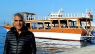 Çeşme’de yaz aylarında turizme hizmet eden gezi teknelerinin sahipleri, yetkililerden barınak istiyor. İzmir’in turizmdeki lokomotif ilçesi Çeşme’de yaz aylarında turizme hizmet eden gezi teknelerinin sahipleri, kış aylarında geçici olarak barındıkları barınaktan çıkarılınca tepki gösterdi. Tekne sahipleri, yetkililerden bir an önce […]