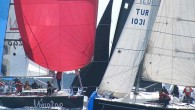 Bahçeşehir Üniversitesi Uluslararası Yelken Kulübü (BAUISC) tarafından düzenlenen İlkbahar Trofesi’nin 2. Ayak yarışları tamamlandı. Düşük havaya rağmen IRC0-1-2-3’lerden oluşan Yarış Grubu’nun planlı iki şamandıra yarışı gerçekleşti. IRC4 ve Gezgin sınıfının yer aldığı “Gezgin Grubu” ise Adalar coğrafi rotasında mücadele etti. […]