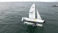 “Ça va être super !…” Superbes images en drone et à bord d’un Flying Boat. 1er jour de la compétition pour les 96 inscrits, au programme parcours en baie de Quiberon pour les 6 séries : Flying Boats, Dart 18 […]
