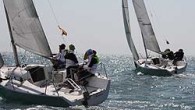 Üniversiteler Arası Yelken Şampiyonası 19-20 Mayıs tarihlerinde İstanbul’da yapılacak. Şu ana kadar 25 üniversitenin kayıt verdiği mücadelede Platu 25 sınıfı eş tekneler kullanılacak. Posedon Yelken tarafından Türkiye Üniversite Sporları Federasyonu (TÜSF) işbirliğinde düzenlenen yarışlarda ev sahibi Moda Deniz Kulübü olacak. […]