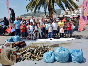 İzmir’in Foça ilçesinde, 5 Haziran Dünya Çevre Günü dolayısıyla çevre