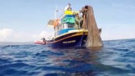 Deniz altı zenginliği ile dikkatleri çeken Edremit Körfezi Sivrici Burnu açıklarında deniz dibinde su altı yaşamını olumsuz etkileyen 32 metre derinlikteki resiflere takılmış olan 700 metre kare büyüklüğündeki trol ağları Balıkesir İtfaiye Daire Başkanlığı Su Altı Arama-Kurtarma Ekibi tarafından su […]