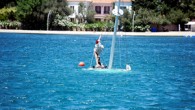 Muğla’nın Bodrum ilçesinde, demirli bulunduğu alanda su aldığı belirlenen tekne bir anda battı. Bitez Mahallesi açıklarında demirli bulunan yaklaşık 10 metre uzunluğundaki “Okyanus” isimli tirhandil su aldı. Sintine pompasındaki arıza nedeniyle su aldığı belirlenen teknenin tamamı bir anda sulara gömüldü. […]