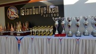 İstanbul Yelken Kulübü’nün yılın ilk yarısında düzenlediği yat yarışlarının ödül töreni 26 Temmuz 2017 akşamı İstanbul Yelken Kulübü yeni salonunda gerçekleştirildi. 2017 yarış sezonunda gerçekleştirilen Çanakkale Zaferi 102. Yıldönümü YatYarışları, 33.Yıl Deniz Harp Okulu Kupası, 10.Yıl Atatürk Moda’da Yat Yarışı, […]