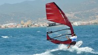 Türkiye Yelken Federasyonu Başkanı Özlem Akdurak, Rüzgar Sörfü Slalom Türkiye Ligi ile Ege kıyılarında adeta bir sörf şöleni yaşandığını belirtirken, Seferihisar’da başlayan heyecanın Çandarlı’da süreceğini söyledi. İMEAK Deniz Ticaret Odası İzmir Şubesi Yönetim Kurulu Başkanı Yusuf Öztürk ise “65 sporcunun […]