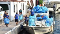 Muğla’nın Marmaris İlçesi’nde tanınan çevreci İmdat Avcı ve eşi Yıldız Avcı, “Ozanın Türküsü” isimli tekne ile gezdikleri koylarda, 14 saatte yaklaşık 10 top çöp topladı. Marmaris’te çevreci çift, 14 saatte koylarda 10 ton çöp topladı. Muğla’nın Marmaris İlçesi’nde tanınan çevreci […]