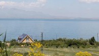 Yüzüncü Yıl Üniversitesince (YYÜ) yapılan araştırma sonucunda, Van Gölü’nde herhangi bir kirliliğin yaşanmadığı tespit edildi. “Van Gölü’nün Mikrobiyolojik, Fiziksel, Kimyasal ve Radyoaktif Kirlilik Düzeyinin Araştırılması” çalışmasının sonuçları, YYÜ Senato Toplantı Salonu’nda açıklandı. Fen Fakültesi Moleküler Biyoloji ve Genetik Bölümü Öğretim […]