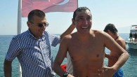Çanakkaleli yüzücü Süreyya Yörük, “Küçük Aylan’lar ölmesin” sloganıyla insan kaçakçılığına dikkati çekmek için Yunanistan’ın Midilli Adası’ndan Ayvacık ilçesine yüzdü. Kaçak göçmenlerin Midilli Adası’na geçmek için kullandıkları Ayvacık ilçesine bağlı Küçükkuyu beldesinde yaşayan 48 yaşındaki Yörük, yasa dışı geçişlere ve bu süreçte hayatını kaybedenlere […]