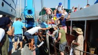 Antalya’nın Kemer ilçesinde, tura çıktıktan kısa bir süre sonra su almaya başlayan tekne, 43 yolcusuyla marinaya getirildi. Sabah saatlerinde müşterilerini alan Bülent Ali Koç’a ait ‘Albatros 6’ isimli dalış teknesi tura çıktı. Tekne, marinadan ayrıldıktan sonra Kocaburun mevkisi açıklarında bilinmeyen […]