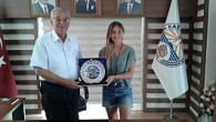 Dünya Serbest Dalış Rekortmeni Şahika Ercümen, dalış antrenmanlarını yapmak üzere Kaş’a geldi. Geçtiğimiz sene Kaş’ta düzenlenen Dünya Şampiyonası’nda ülkemize 2 madalya kazandıran sporcu, Ekim sonunda ise 110 metreye dalarak paletli değişken ağırlık kategorisinde Dünya Rekoru’nun sahibi olmuştu ve bu rekor […]