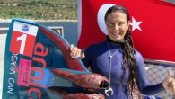 Antalya’nın Kaş İlçesi’nde düzenlenen 2017 Serbest Dalış Outdoor Türkiye Şampiyonası’nda milli sporcu Derya Can, ikinci Türkiye rekoruna imza attı. Dün, Çift Palet Sabit Bifin dalında 68 metrelik Türkiye rekorunu, 69 metreye çıkaran Derya Can, bugün Paletli Mono-Bifin Sabit Ağırlık Apnea […]
