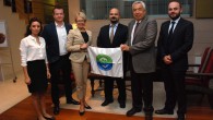 İzmir’de ticari ve kültürel ilişkileri geliştirmek için yola çıkan İsveç İstanbul Başkonsolosu Therese Hyden, deniz temizliği, deniz ticareti ve deniz turizmi alanlarında işbirliği imkanlarını konuşmak için İMEAK Deniz Ticaret Odası İzmir Şubesi Müdürü ve TURMEPA/DenizTemiz Derneği İzmir Şubesi Genel Sekreteri […]