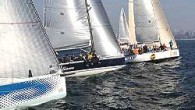 TAYK tarafından Moda Deniz Kulübü işbirliğinde düzenlenen Sonbahar Kupası’nın ilk karşılaşması, düşük hava koşularına rağmen planlanan iki yarışla tamamlandı. 26 teknenin kayıt şamandıra mücadelesinde Kinowa, Güneş Sigorta Mary, Pegasus Hedef Yelken, SuSail Zig Zag ve SOS 2 sınıflarında birincilik elde […]