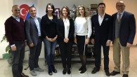 Mersin Yelken Yat ve Su Sporları Kulübü Başkanı Zeynep Akgün Babaoğlan ve yönetim kurulu üyeleri Türkiye Yelken Federasyonu Başkanı Özlem Akdurak’ı ziyaret etti. TYF İzmir ofisinde gerçekleşen ziyarette bölgedeki faaliyetler ve yapılması gerekenler görüşüldü. Türkiye Yelken Federasyonu