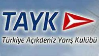 Türkiye Açıkdeniz Yarış Kulübü (TAYK), “Kategori-3” yarışlarında ekiplerde aranan “Denizde Canlı Kalabilme” (Sea Survival) eğitimi aşmış sertifikalı yelkenci sayısını daha önce ilan ettiği gibi “2 kişiye” çıkardığını açıkladı. Yapılan açıklamada, Mayıs ayında planlanan eğitim programına katılmak isteyenlerin 29 Aralık’a kadar […]