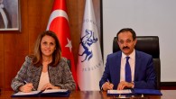 Türkiye Yelken Federasyonu ile Dokuz Eylül Üniversitesi arasında, yelken sporunun yaygınlaşması, performans sporcularının akademik ve bilimsel açıdan desteklenmesi, yelken sporunun geliştirilmesi için ortak projeler üretilmesi ve desteklenmesini amacıyla protokol imzalandı. Türkiye Yelken Federasyonu Başkanı Özlem Akdurak, yelken sporuyla ilgili önemli […]