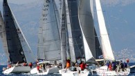 2018 sezonuna Ocak ayı sonunda sert hava yüzünden iki yarışla “merhaba” diyen EAYK-Çeşme Marina Kış Trofesi’nde ikinci ayakta da durum değişmedi. İlk gün start saatine kadar keyifli esen rüzgar ardından 32 knot’a ulaşınca yarış tatil edildi. İkinci gün ekipler kuzeyli […]