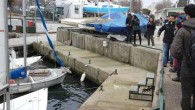 Kalamış Yelken Kulübü’nün Kadıköy Kaymakamlığı’nın tebligatı ile tahliye edileceği haberi yelken çevrelerinde sarsıcı bir etki yarattı. KYK Başkanı Şahinbozkır’ı hem GSGM İstanbul’dan hem de TYF İstanbul İl Yelken Temsilciği’nden telefonla arayanlar, ellerinden gelen gayreti göstereceklerini belirttiler. Kulüp ise tahliyeye hazırlanıyor. […]
