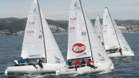 Türkiye Sınıf Birliği’ni kuran ve 2018 Türkiye Turu’nun takvimini açıklayan J70’lerin ilk ayak buluşması 2-4 Mart tarihleri arasında Bodrum’da gerçekleşti. İlk gün 15-18 knot’lık rüzgarda üç yarış yapıldı ancak ikinci ve üçüncü gün 5 tekneden oluşan filo, CFM-BAYK Kış Trofesi’ne […]