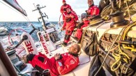 VOR’un, Itajai’de sona erecek 7.600 deniz mili uzunluğundaki 7. etabı geçtiğimiz Pazar günü Auckland’dan (Yeni Zelanda) start aldı. Waitemata Limanı ve Hauraki Körfezi arasında yapılan şamandıra yarışı sonrasında, start hattını ilk kesen ve en uzun etap için okyanus rotasına ilk […]