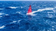 Yaşanan talihsiz kazanın şokunu atlatmaya çalışan VOR filosu Horn Burnu’nu dönerken, canlı takip sisteminde bir “SUS” (askıya alma) uyarısı da MAPFRE için göründü. Hasarlı direkleri ile yola devam etmek istemeyen Xabi Fernández liderliğindeki ekip, etkili bir onarım için kıyıdaki adacıklar […]