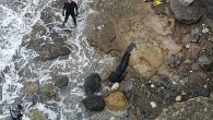 İzmir’in Foça ilçesi Aslan Burnu mevkiinde, üzerinde dalış kıyafetiyle karaya vuran cesedin, önceki gün dalış yaparken kaybolan Osman Nuri Gülder’e (67) ait olduğu belirlendi. İzmir’de Eski Foça ile Yeni Foça arasında bulunan Aslan Burnu mevkiinde dalış kıyafetli ceset kıyıya vuran […]