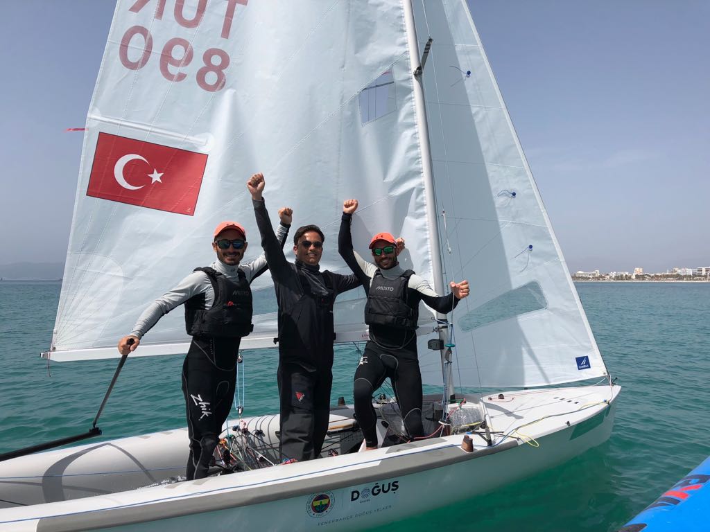 Türkiye Yelken Federasyonu Bizi Sosyal Medyada Takip Edin !