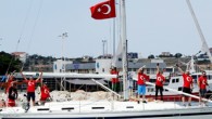 2018 İzmir Kış Trofesi 5. ayak yarışları Çeşme’de düzenlendi. EAYK Çeşme Marina tarafından düzenlenen 2018 İzmir Kış Trofesi 5. ve son ayak yarışları Çeşme Marina’da 34 teknenin katılımı ile gerçekleştirildi. Tüm teknelerin bayraklarla donatılması ve yarışçıların ay yıldızlı tişörtler giymesi, […]