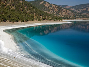 Türkiye’nin Maldivleri olarak da anılan Burdur’un Salda Gölü, turistlerin yeni