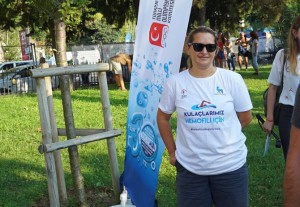 Yüzücü Müge Diren, Boğaziçi Kıtalararası Yüzme Yarışı’nda Boğaz’ı geçerek Hemofiliye