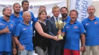 Romanya’da 9 Ağustos’ta başlayan ve üç farklı ülke sularını kapsayan Karadeniz Şampiyonası’na (Black Sea Championship) katılan 7 tekne İstanbul’a geldi. Ukraynalı ve Romanyalı yelkenciler bugün İstanbul Boğazı yarışında Türk ekiplerle birlikte son yarışa yelken basacaklar. Mücadeleye 13 tekne kayıt verdi. […]