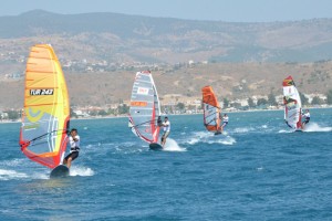 TYF ve İMEAK DTO İzmir Şubesi koordinesinde düzenlenen Rüzgâr Sörfü