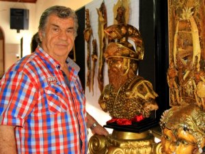 Sinemalarda afiş ressamlığı yapan Nedim Celkan, sinemaların kapanması ve teknolojinin