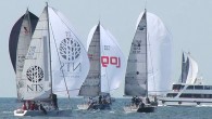 37 teknenin kayıt verdiği TAYK-MDK Kupası Yat Yarışı’nda start hattına 36 tekne geldi. Trofe takipçilerinden Orient Express VI ile Ameera Cheese’in katılmadığı mücadele 14-18 knot’lık poyrazda gerçekleşti. IRC sınıflarında Shak Shuka 3, Fenerbahçe1-Doğuş Yelken, Palamut/CPM, Columbia Alize-Keyfim 3.5, Jumbo, Destek’te […]