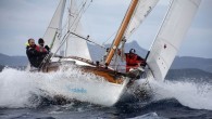Muğla’nın Bodrum ilçesinde bu yıl üçüncüsü düzenlenen Otokar Tirhandil Kupası 2019 Kış Trofesi, ilk ayak yarışları ile başladı. Türkiye Yelken Federasyonu programında yer alan ve Era Yelken Kulübünce düzenlenen organizasyonda starttan önce, eylül ayında İstanbul’daki helikopter kazasında yaralanan ve kaldırıldığı […]