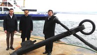 Lapseki’de iskele inşasında çalışan ve deniz dibinde hurda temizliği yapan dalgıçlar, 100 yıllık olduğu tahmin edilen 3 tonluk çapa buldu. Çanakkale’nin Lapseki ilçesinde 100 yıllık olduğu tahmin edilen 3 tonluk çapa bulundu. Çanakkale Valisi Orhan Tavlı, GESTAŞ Lapseki İskelesi’nde bulunan […]