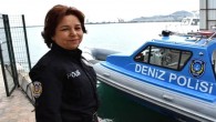 Bot kaptanı Ayşe Okyak, Karadeniz’de yaşanan asayiş olaylarına müdahaleyi botuyla yapıyor. Okyak, “Görevimiz, öncelikle denizde olan asayiş olaylarına müdahale etmek. Kaçakçılığın men ve takibi ile ilgili olarak da denizde görev yapıyoruz” dedi. Samsun Emniyet Müdürlüğü Deniz Limanı Şube Müdürlüğü’nde görevli […]