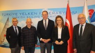 Kalamış Yelken Kulübü Yönetim Kurulu Üyeleri Türkiye Yelken Federasyonu Yönetimi’ne ziyarette bulundu. TYF İstanbul Ofisi’ndeki Engin Domaniç, Yavuz Dinar ve Şükrü Sanus’un katıldığı ziyarette kulüplerin tesisleşme sorunu ile ilgili görüş alışverişinde bulunuldu. Türkiye Yelken Federasyonu