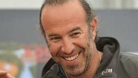 Mini Transat ile başladığı açık deniz yarışçılığı kariyerini Vendee Globe serüvenine taşımak isteyen Tolga Ekrem Pamir, tam “kapıyı aralamışken” derin sessizliğe büründü. Nedeni sonunda anlaşıldı. Yazmaya başladığı kitaba yoğunlaşan Pamir, bu çalışmasını tamamladıktan sonra Vendee Globe maratonuna geri döndü. Son […]